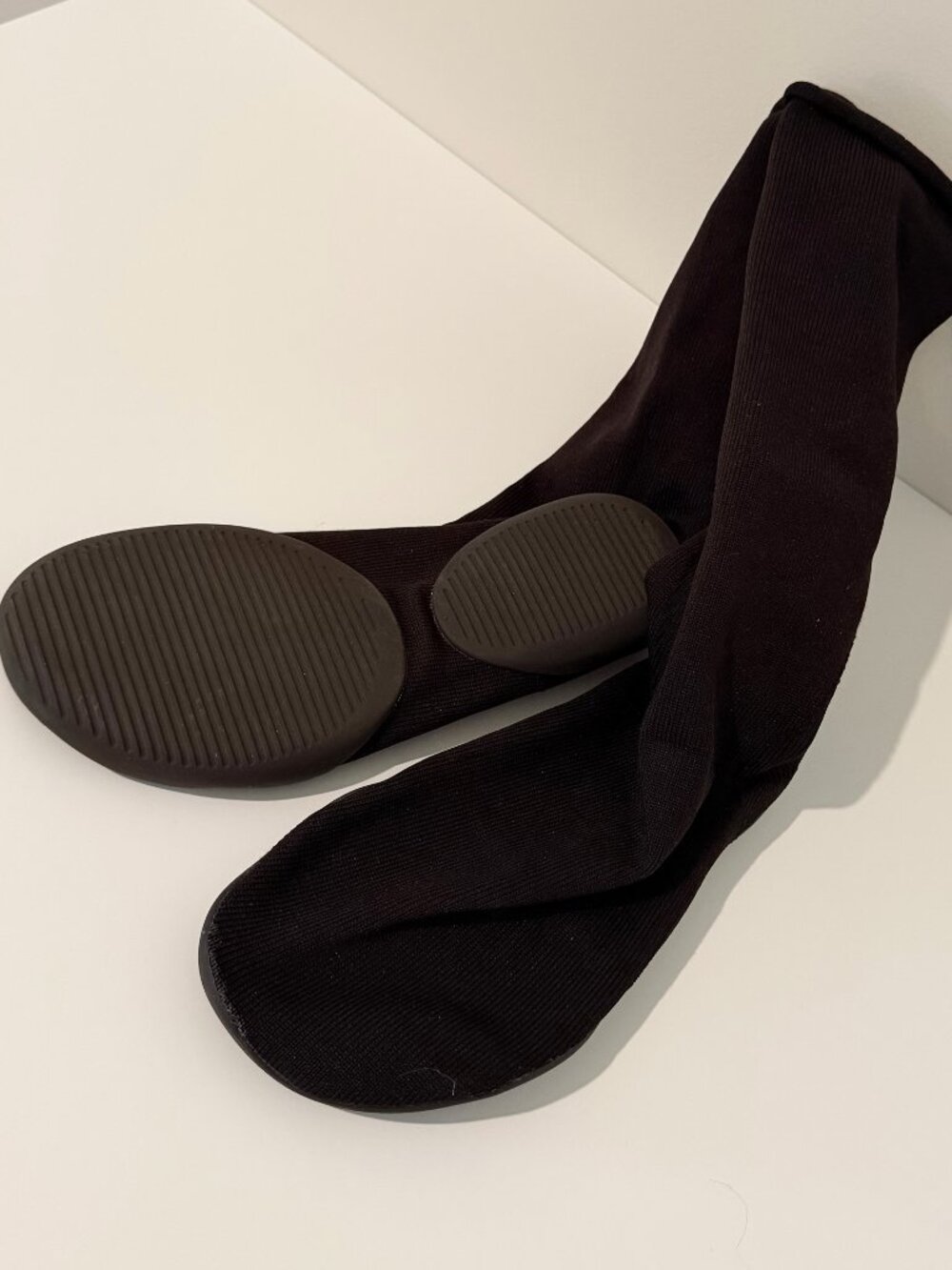 Yeezy Pods - Size 1 - Black